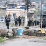 Megaoperação deixa 64 mortos e paralisa o Rio de Janeiro Megaoperação deixa 64 mortos e paralisa o Rio de Janeiro